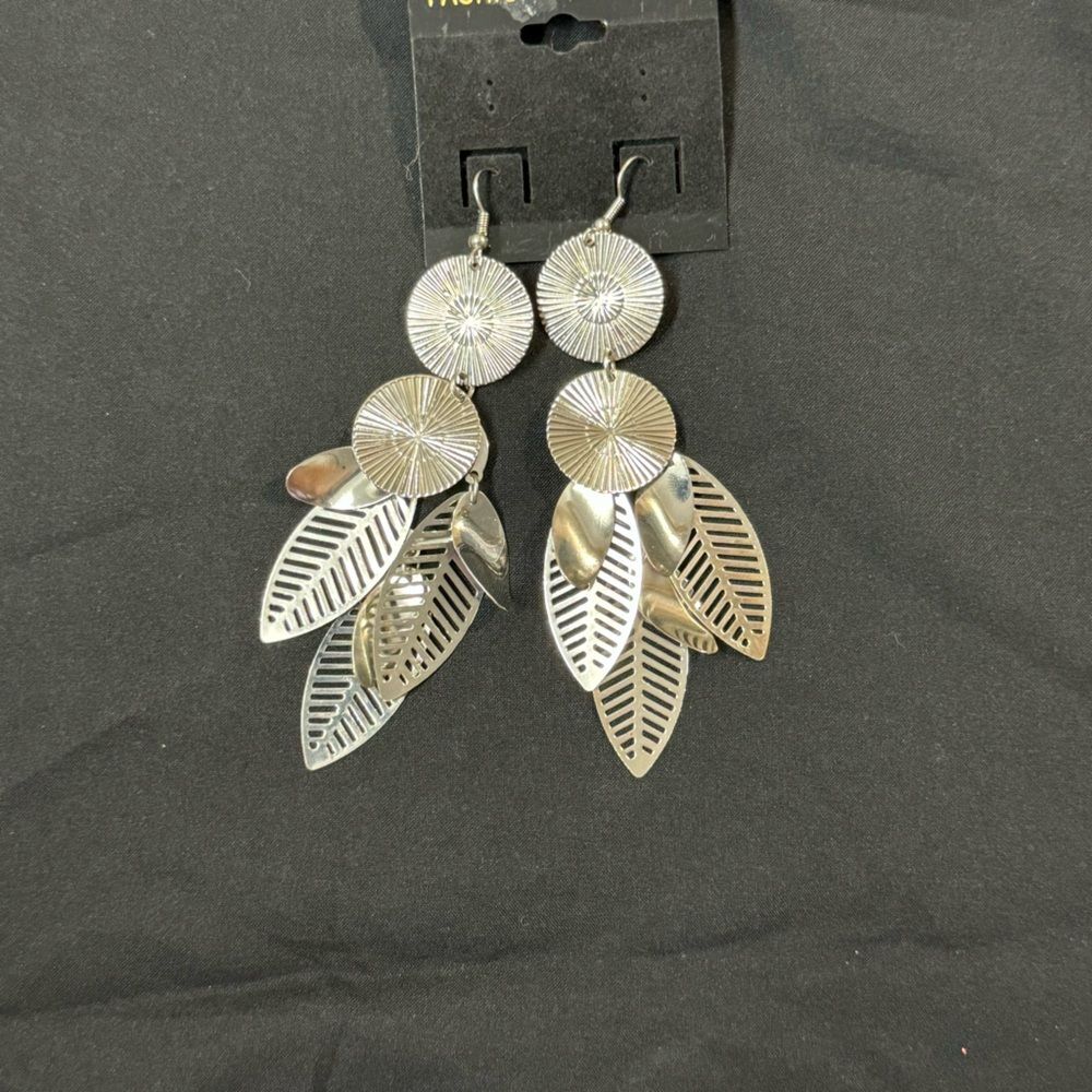 Fashion Silver Toned Large Leaf drop Shaped Dangle Earrings Fish Hook